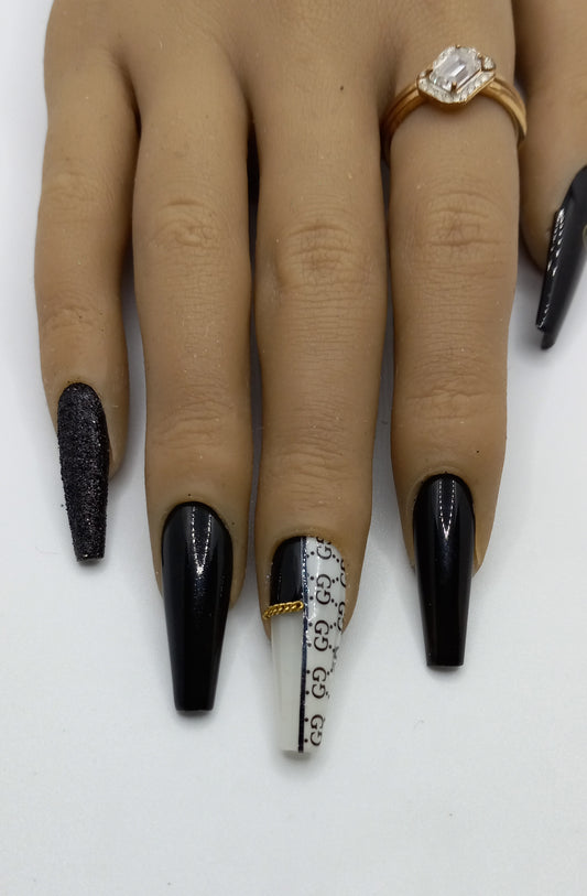 Elegant Black Nail Set